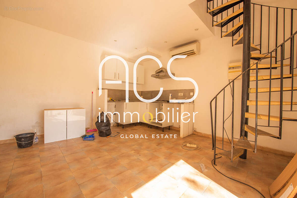 Maison à CHATEAUNEUF-LES-MARTIGUES