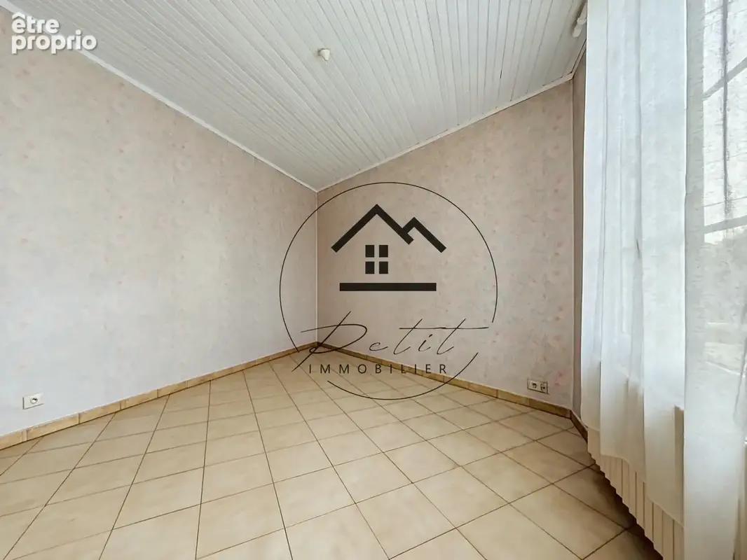 Montataire   maison individuelle avec terrasse et nombreuses dépendances - photo 11