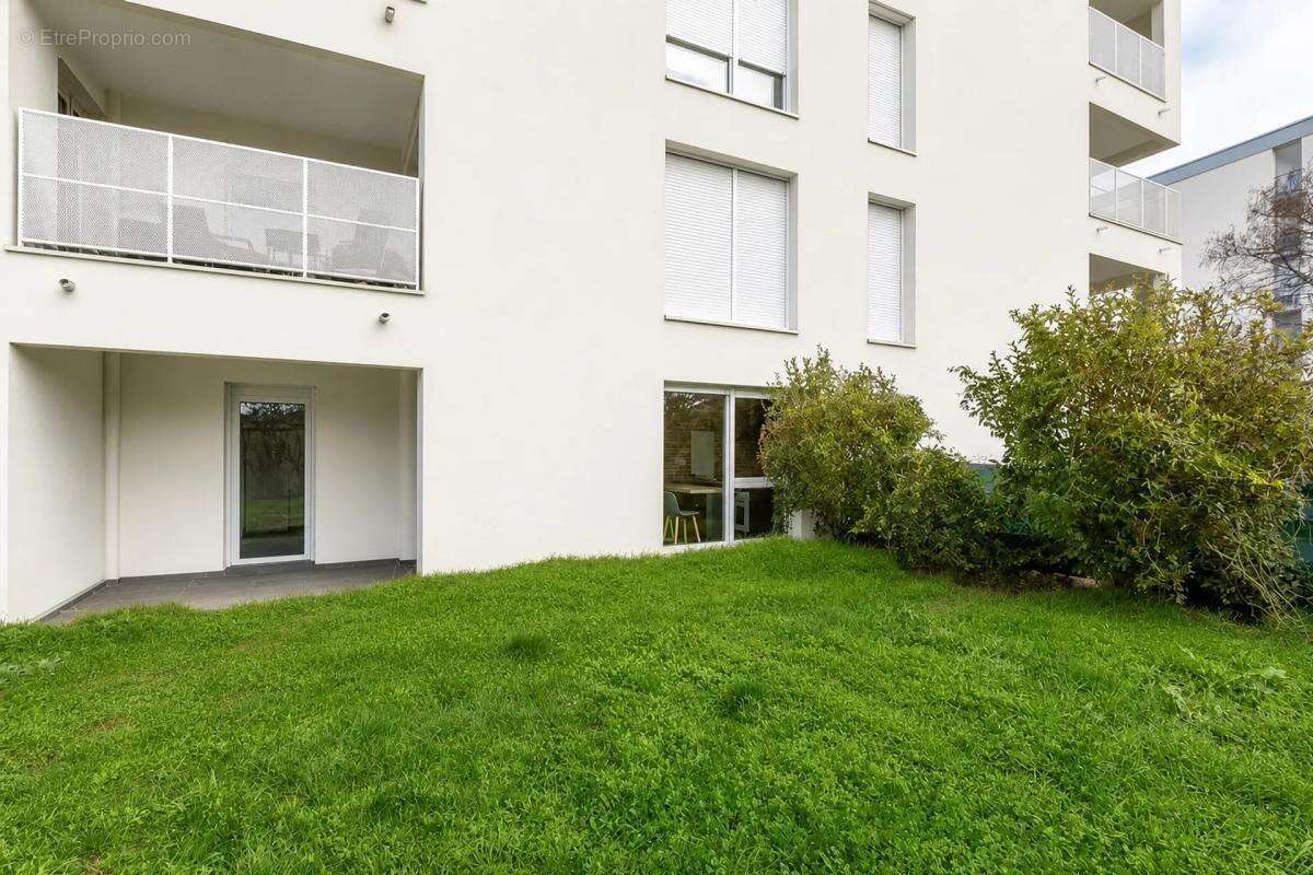 Charme moderne à Vénissieux avec jardin - photo 2