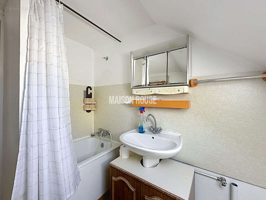 Ensemble immobilier de charme avec vue mer - Type 2 + Type 3 - 99,25 m² et  129 m² au sol - photo 10