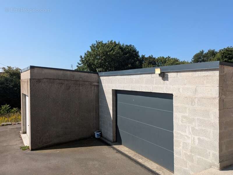 Ploërdut jolie longère rénovée de 170m² envion de 5 pièces deux garages parcelle de 2840m² environ - photo 22