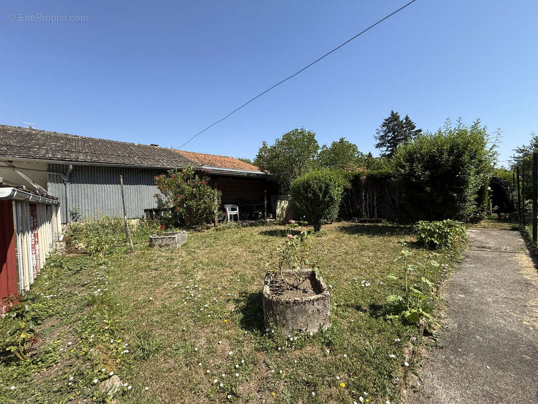 Maison de village et dépendances - photo 28
