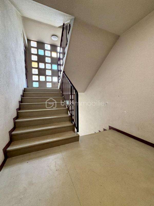 Appartement f3 71m2 avec balcon + cave + parking - photo 18