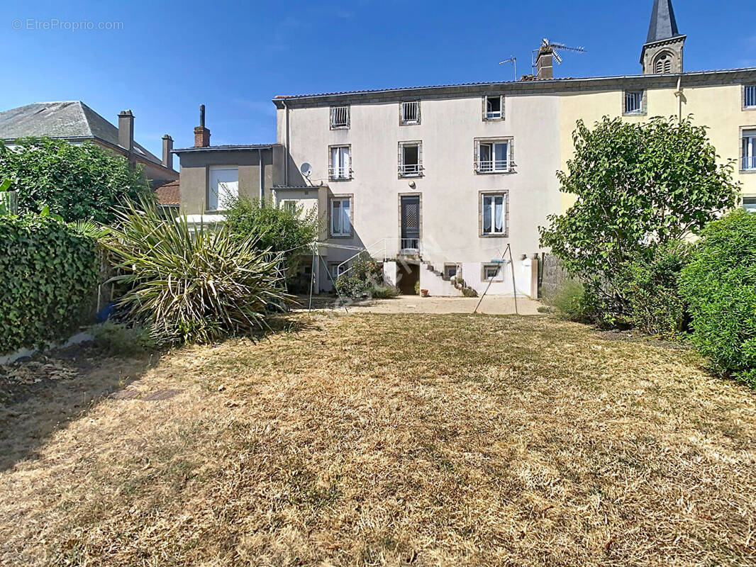 Maison à SAINT-MACAIRE-EN-MAUGES