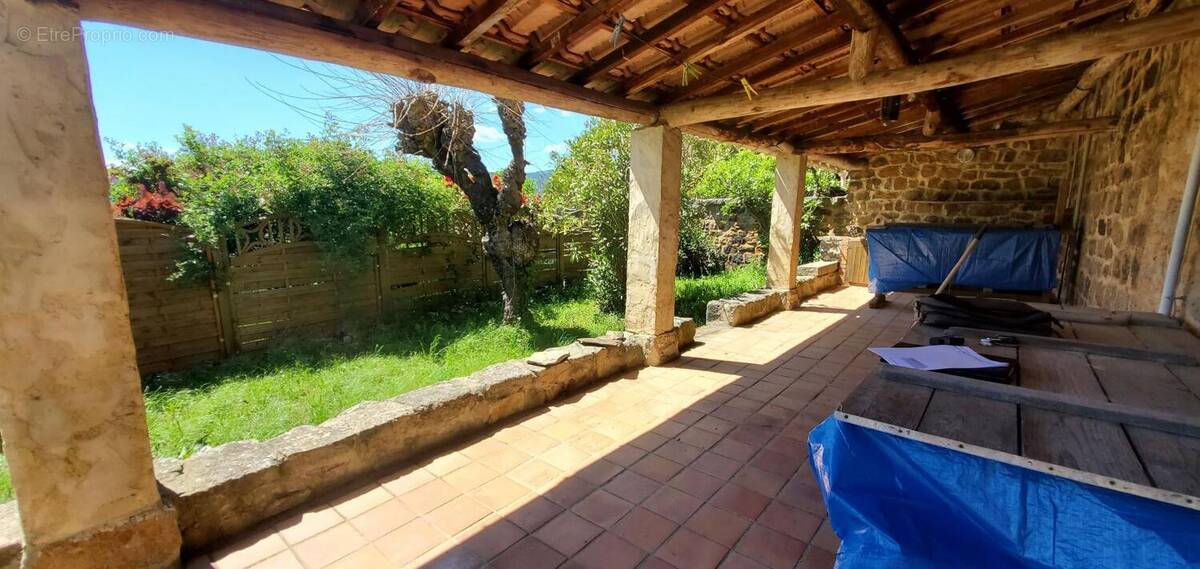 Maison à LABLACHERE