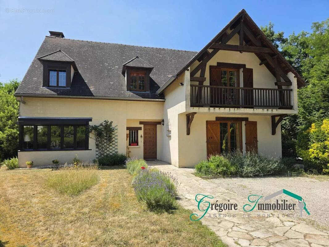 Maison à MONTCOURT-FROMONVILLE