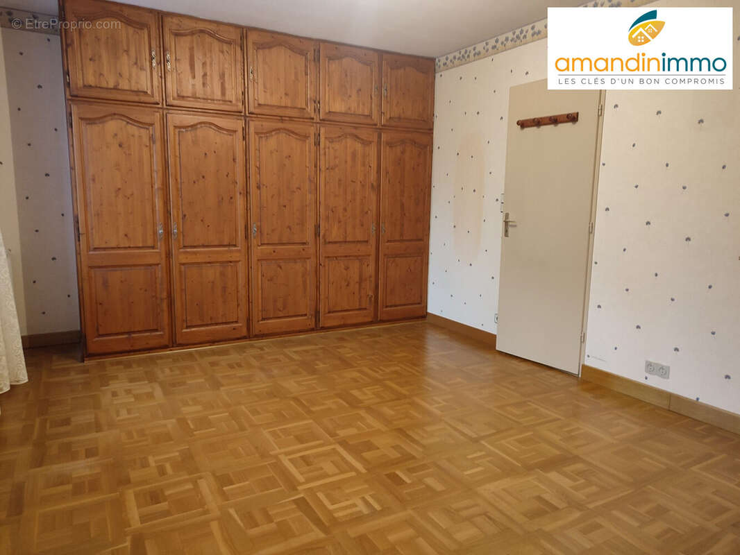 Maison à VERT-SAINT-DENIS