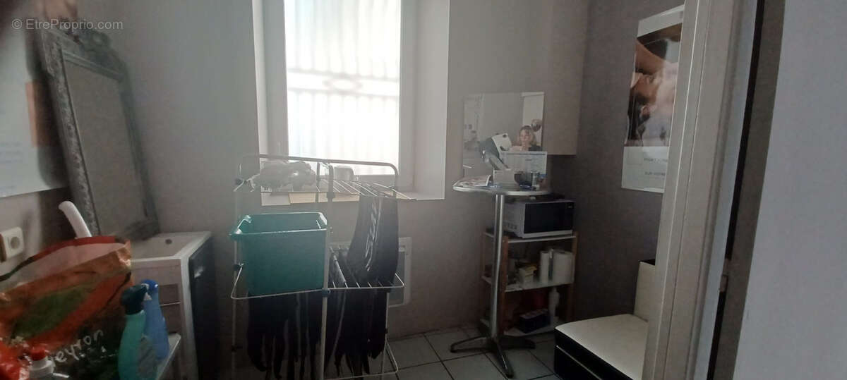 Commerce à ENTRAYGUES-SUR-TRUYERE