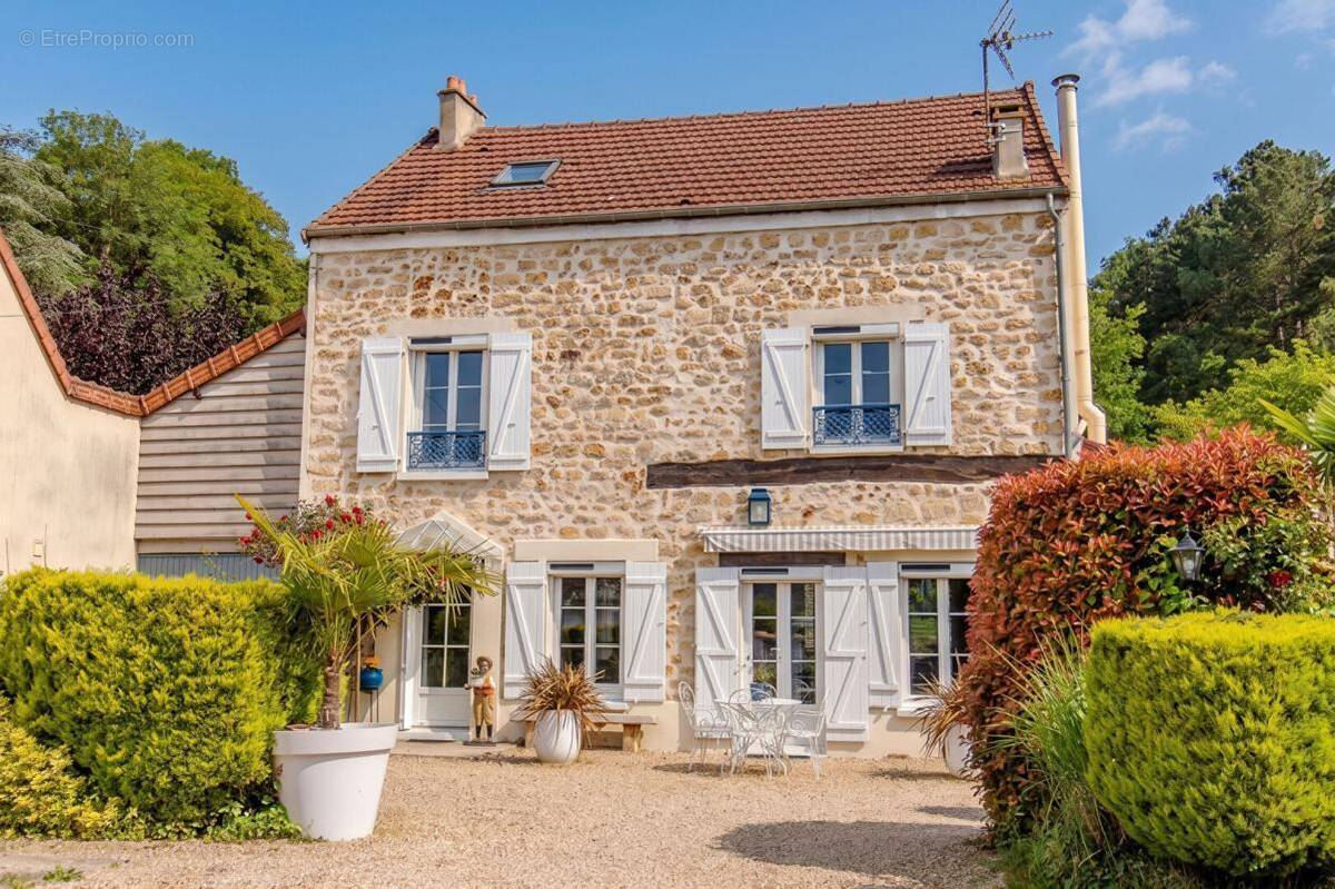 Maison à OINVILLE-SUR-MONTCIENT