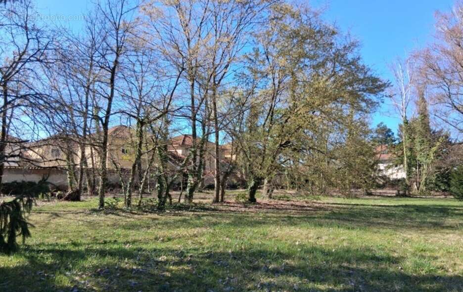 Terrain 300 m² à Pont-De-Cheruy  - photo 8