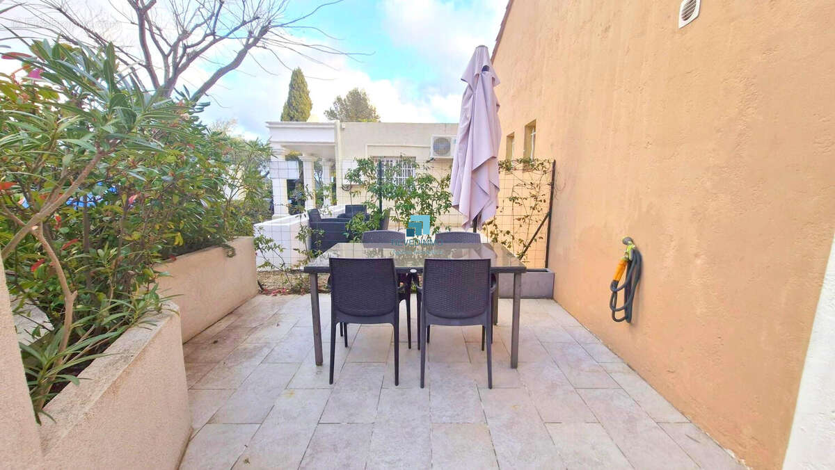 Appartement à ROQUEBRUNE-SUR-ARGENS