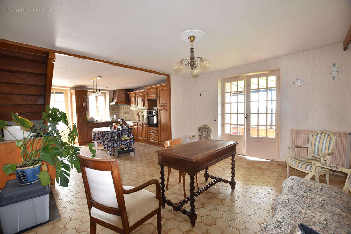 Maison à SAINT-MARTIN-D'ESTREAUX