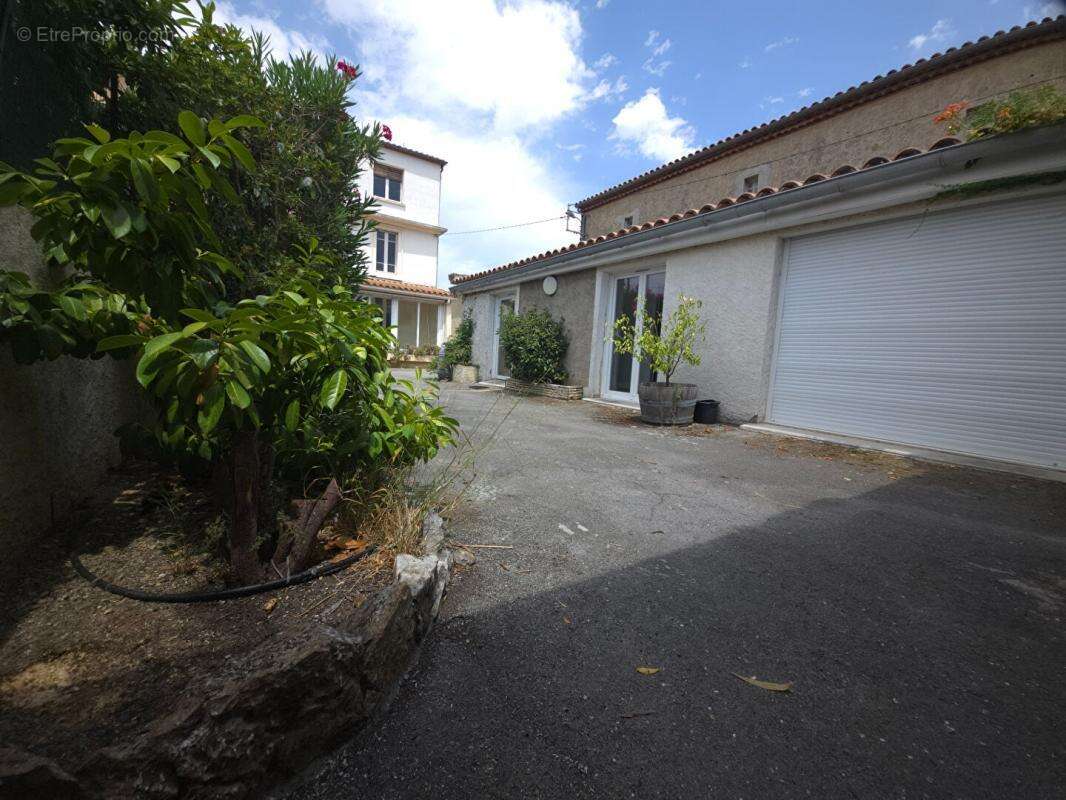 Capendu : maison bourgeoise et studio independant - photo 15