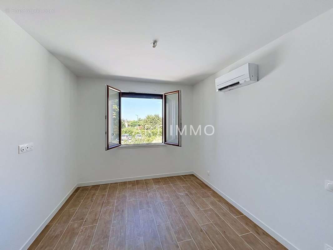 A vendre appartement trois chambres avec balcon. - photo 4