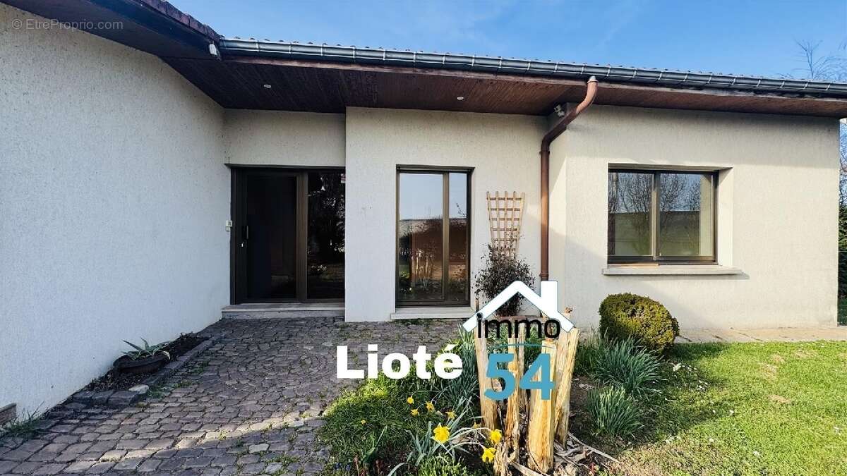 Maison à CREVECHAMPS