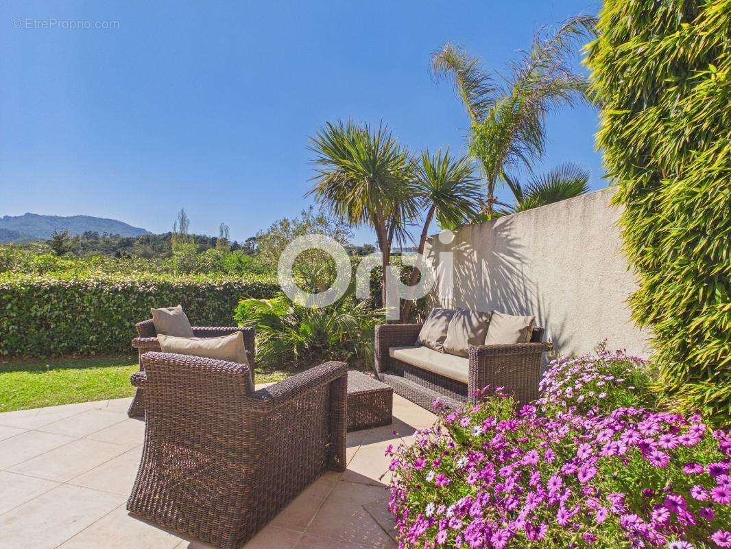 Maison à MANDELIEU-LA-NAPOULE