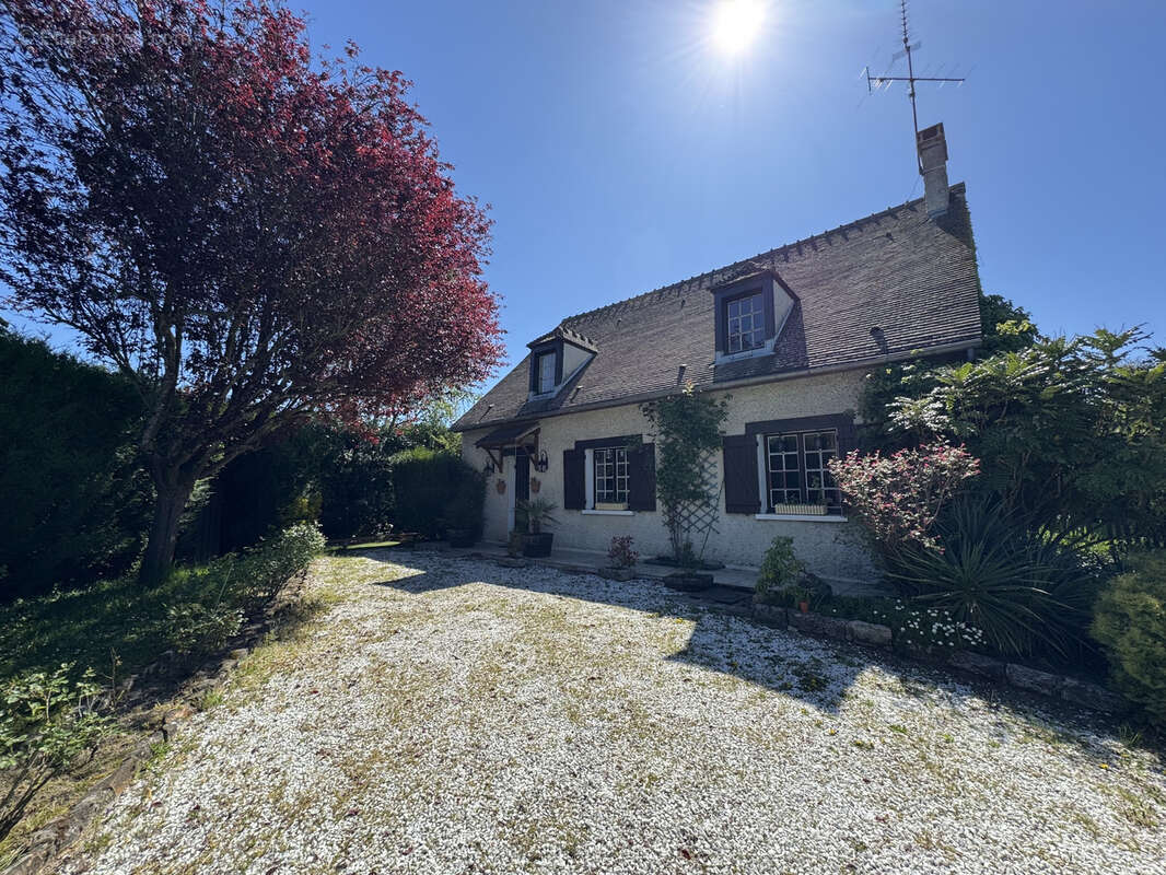 Maison à THIERS-SUR-THEVE