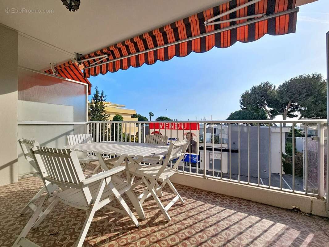 Appartement à SAINT-LAURENT-DU-VAR