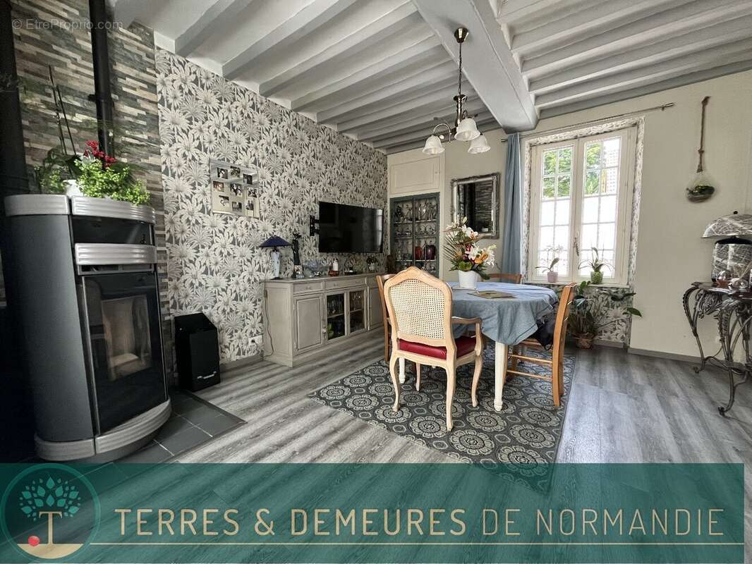 Maison à SAINT-PIERRE-SUR-DIVES