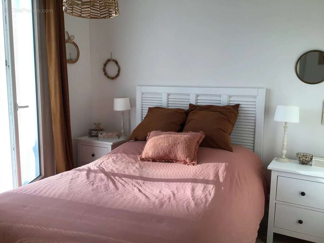 Maison à VENEUX-LES-SABLONS