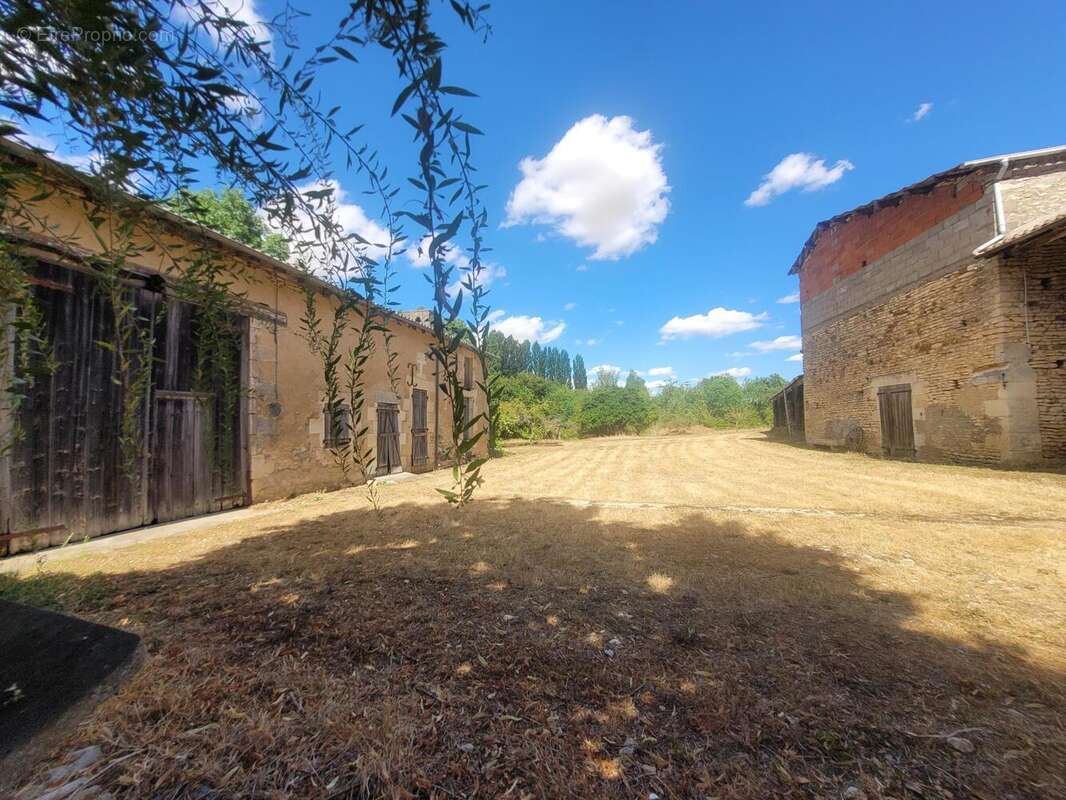 Photo 3 - Maison à VOUILLE