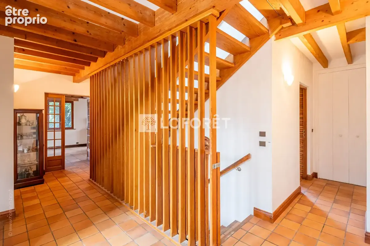 Maison de caractère de 256 m² sur terrain de 952 m² - La Celle-Saint-Cloud - photo 9