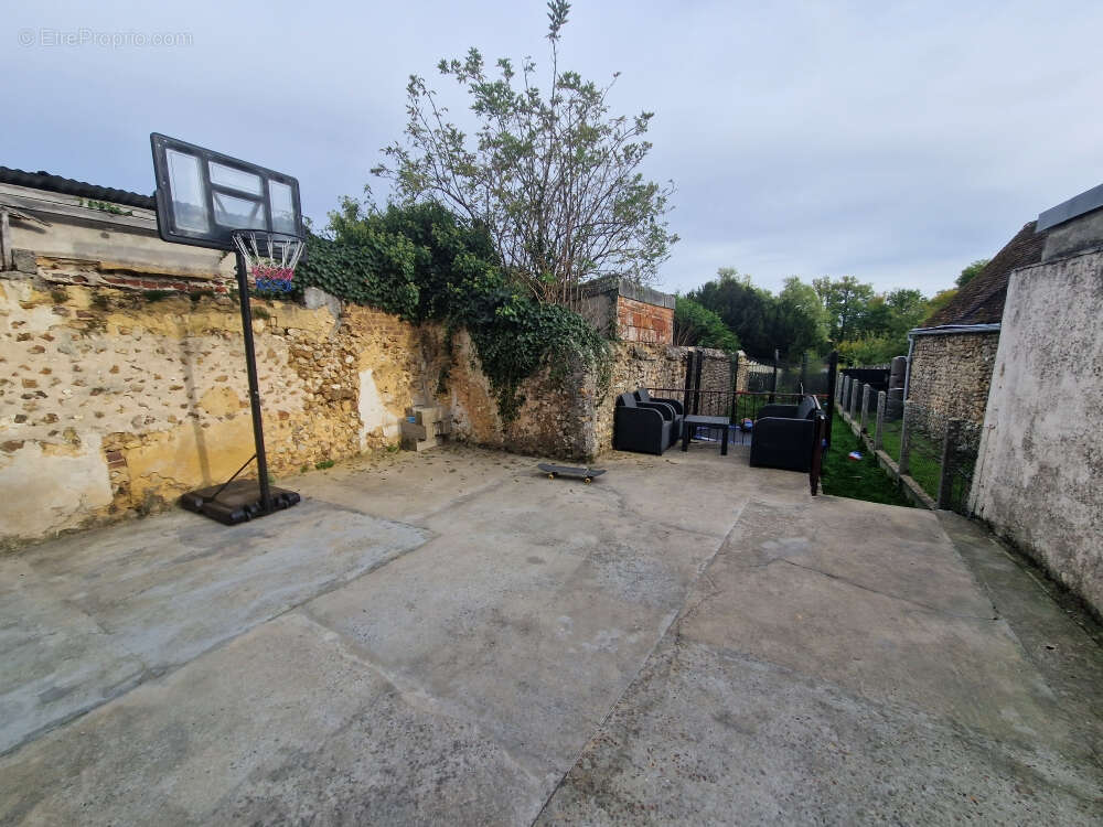 Maison à CHAMPROND-EN-GATINE