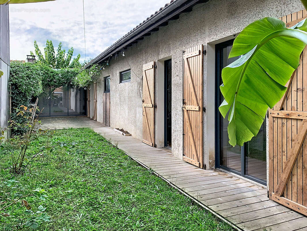 Maison à VILLENAVE-D&#039;ORNON