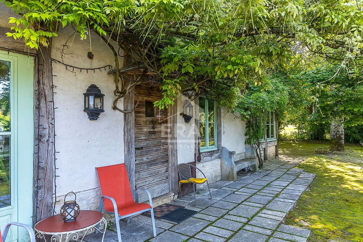 Demeure 37675m² à saint-vit - photo 13