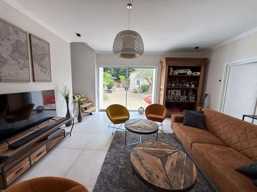 Maison à SAINT-GENIS-D&#039;HIERSAC