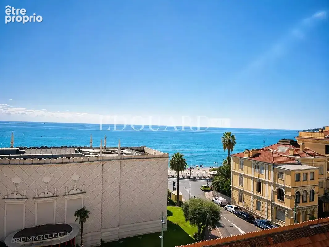 Face à la mer et au Casino Barrière de Menton, deux pièces d'exception en dernier étage avec vue féerique - photo 8