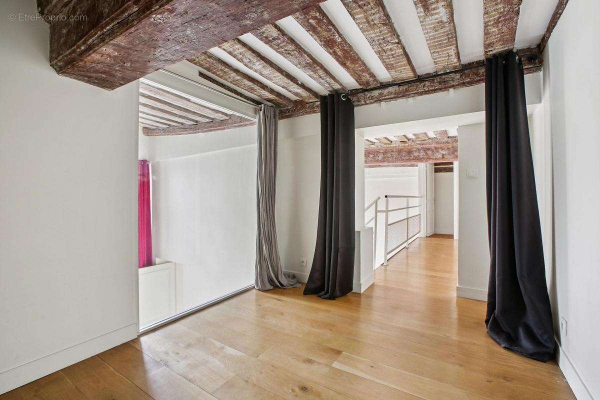 Appartement à PARIS-4E