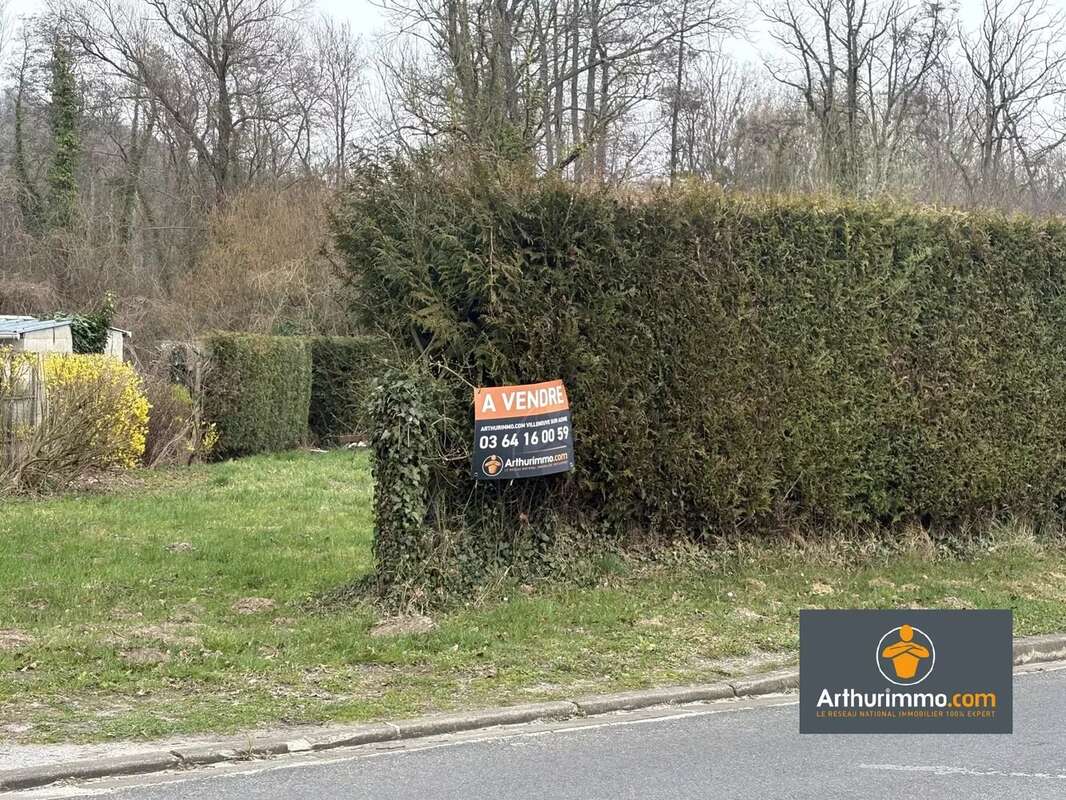 Terrain à MAUREGNY-EN-HAYE