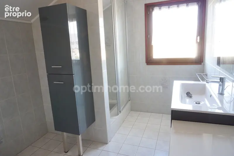 Maison de 155 m² à vendre en excellent état, 4 chambres, 6 pièces et spacieux garage - photo 15