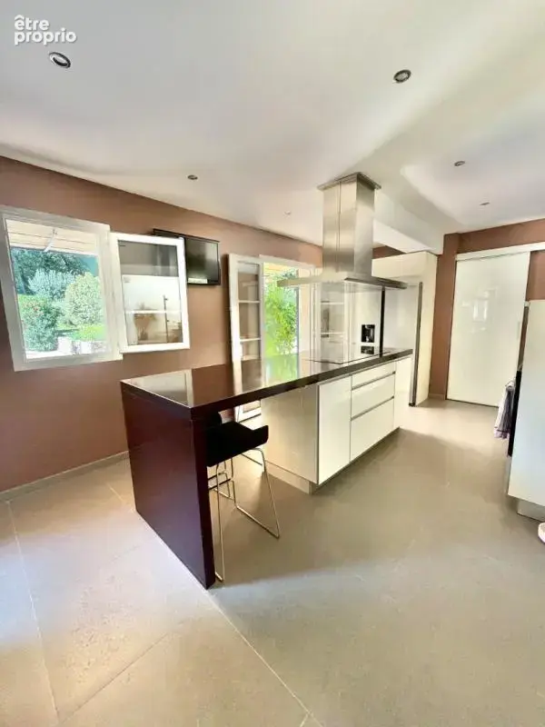 Villa d'exception 172 m² - piscine - terrain arboré de 2 000 m² - photo 12