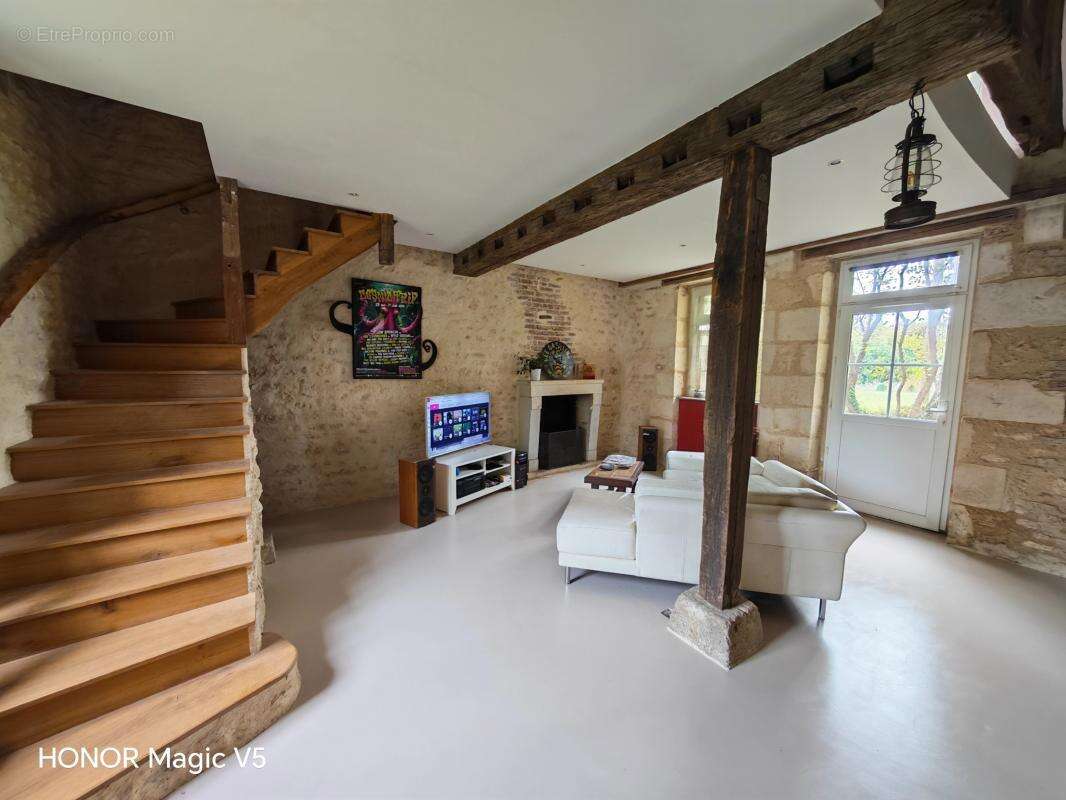 Maison à MOULINS-SUR-YEVRE