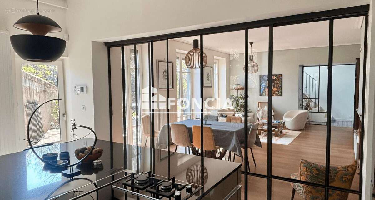 Maison d'architecte de 200 m2 sur terrain de 1280 m2 - photo 8