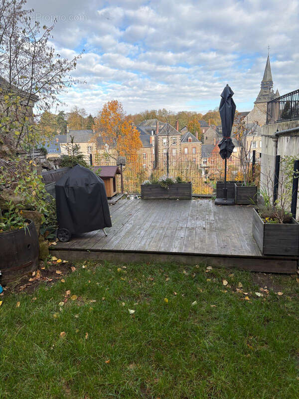 Maison à AMBRIERES-LES-VALLEES