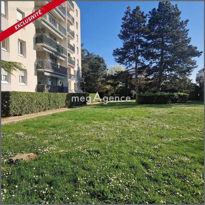 Appartement à MEYZIEU