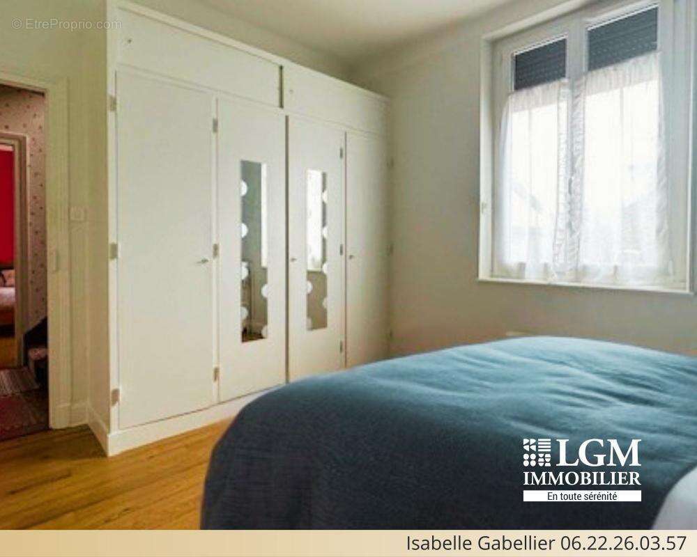 Maison à VIC-LE-COMTE