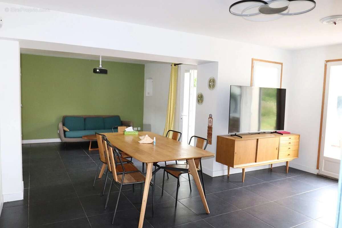 Maison à SAINT-CYR-SUR-MER