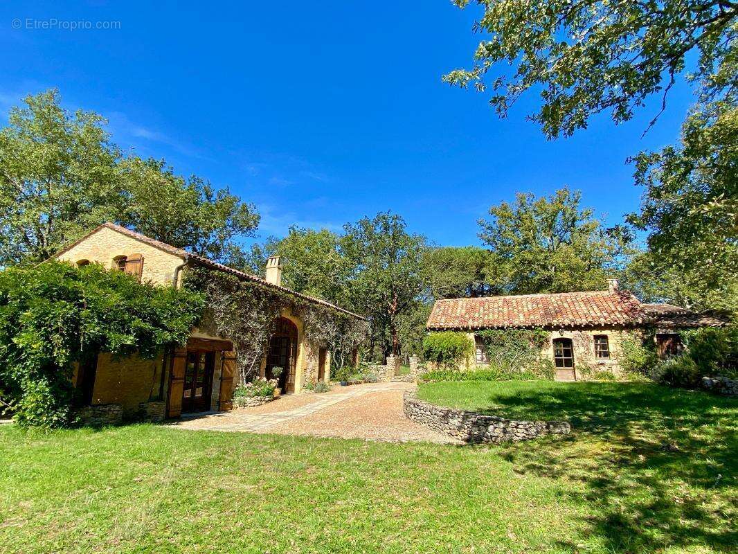Maison à MAUZAC-ET-GRAND-CASTANG
