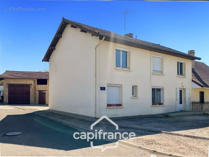 Maison à SAVIGNY-EN-REVERMONT