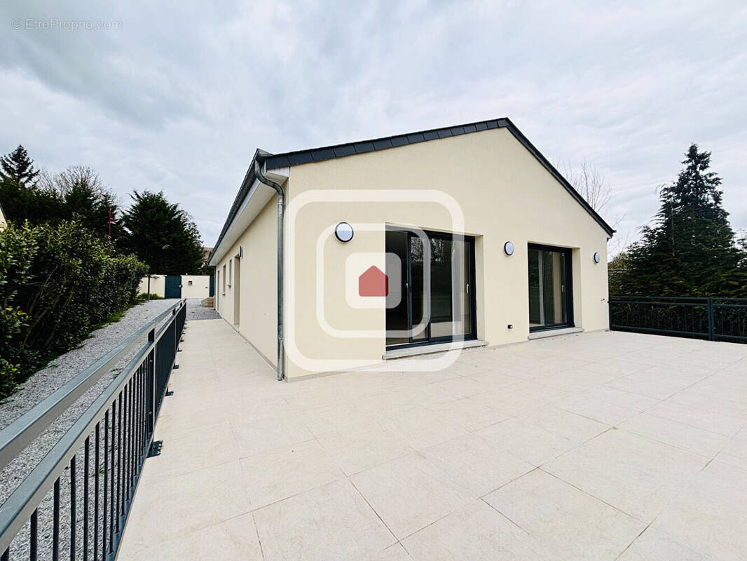 Maison à MERY-PREMECY