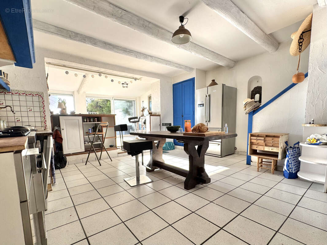 Maison d'exception en bord de mer   5 pièces   195 m2   Les Laurons, Martigues - photo 13