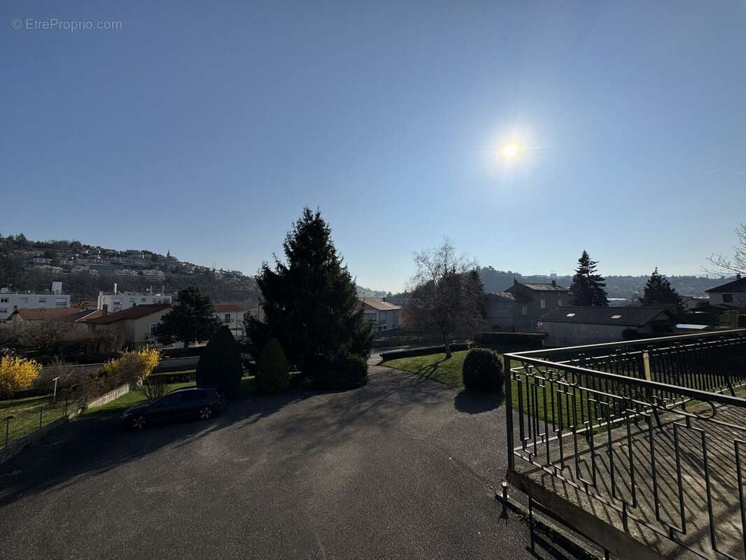 Appartement à SAINT-PRIEST-EN-JAREZ