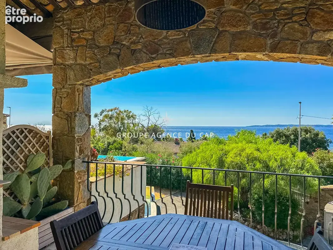 A vendre villa 6 chambres en suite piscine pool house vue mer panoramique sur st-tropez garages et parkings - photo 4
