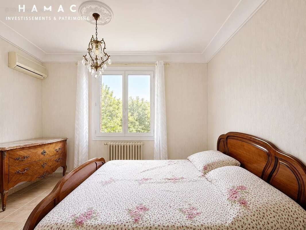 SAINTE-FOY-LÈS-LYON — Maison à rénover sur terrain de 1 112 m² — Fort potentiel ! - photo 4