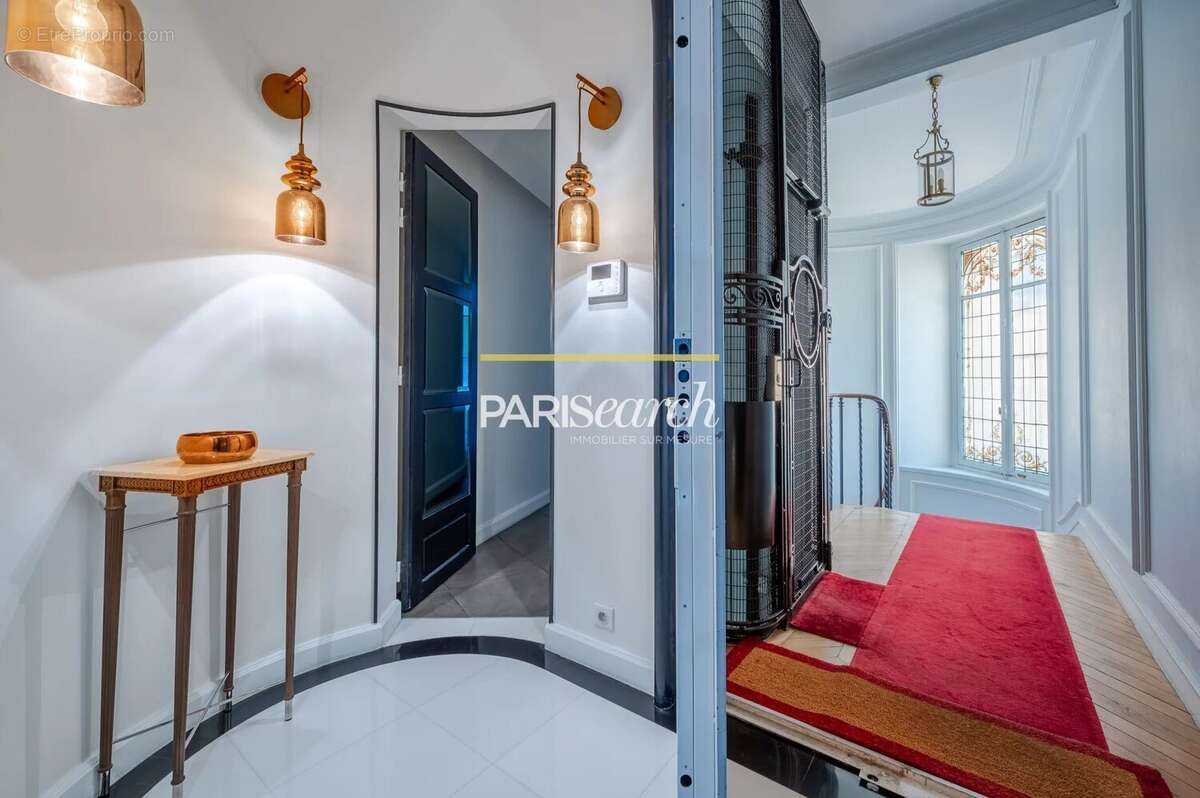 Appartement à PARIS-16E
