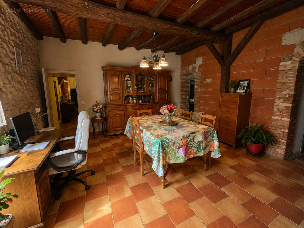 Maison à MONTAIGU-DE-QUERCY